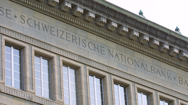 Der Schriftzug "Schweizerische Nationalbank" am Bankgebäude