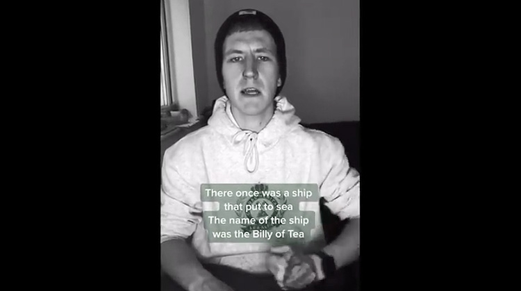 Nathan Evans auf Tiktok singt ein Sea Shanty