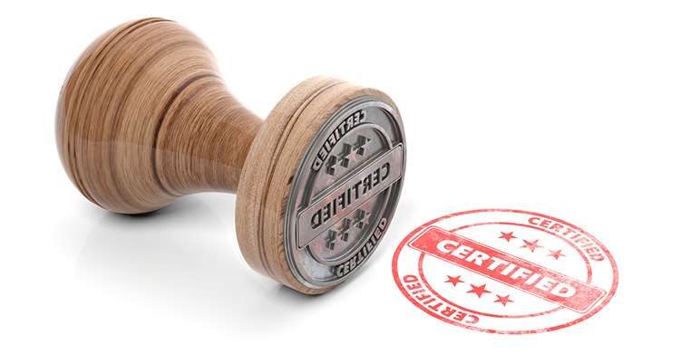 Holzstempel mit dem Siegel "Zertifziert"