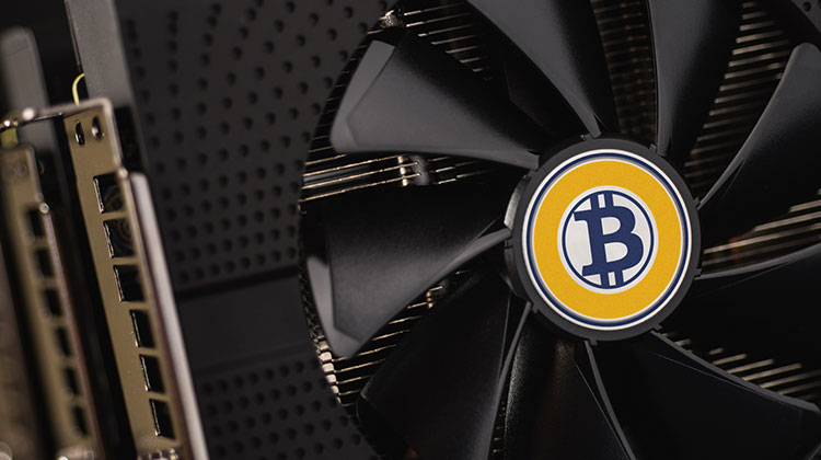 Lüfter eines IT-Racks beim Mining von Bitcoin