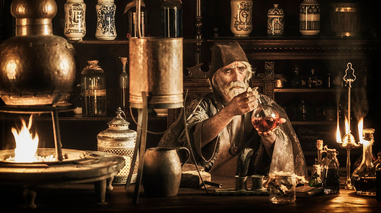 Gemälde zeigt einen Alchemisten im Mittelalter in seinem Laboratorium