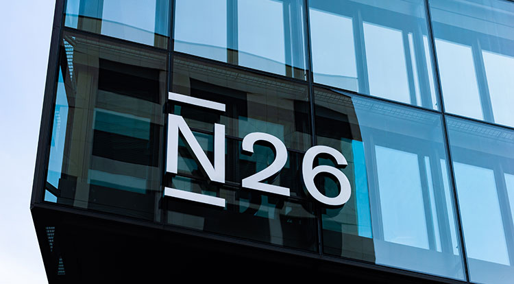 Eingang des Hauptquartiers der Neo-Bank N26 in Berlin