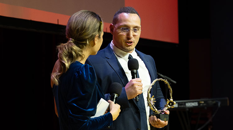 Kristian Kabashi bei der Übergabe des Swissalbs Unternehmerpreises
