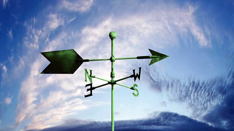 Windfahne zeigt Windrichtung an