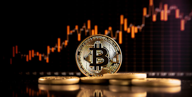 Bitcoin-Münze mit Kursentwicklung im Hintergrund