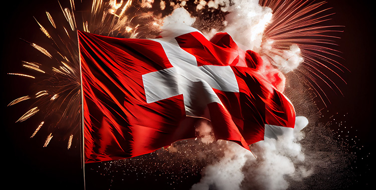Schweizer Flagge mit Feuerwerk im Vordergrund