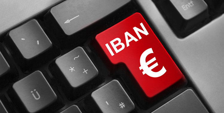 PC-Tastatur mit einer roten Taste: IBAN Euro