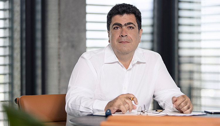 Charles Henri Sabet, Gründer und CEO der Neo-Bank FlowBank 