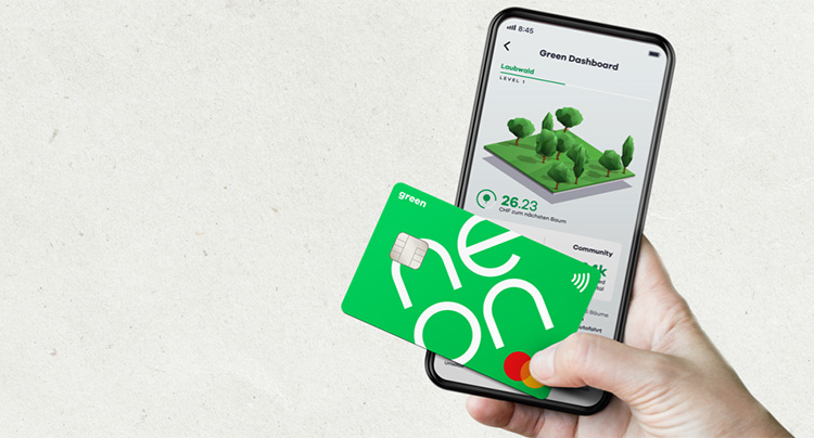 Smartphone mit der Debitkarte Green von Neon