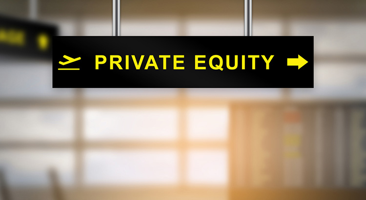 Schild am Flughafen mit Aufschrift: Private Equity