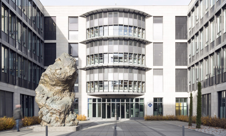 Hauptgebäude der LTG Financial Services